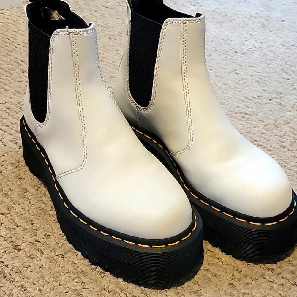 Dr Martens 2976 Chelsea Quad